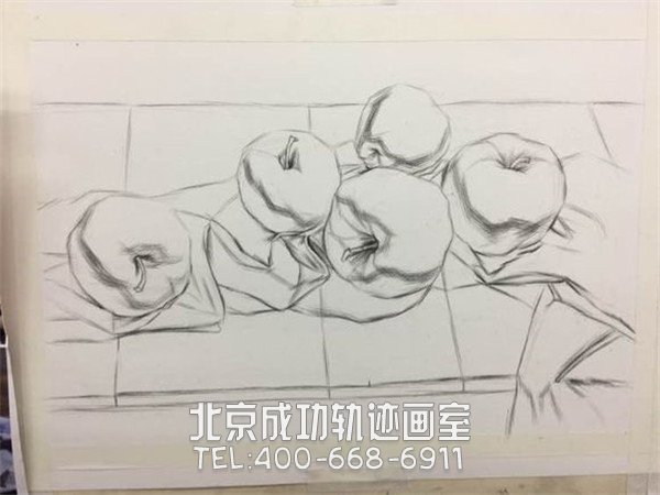 如何畫一個素描蘋果