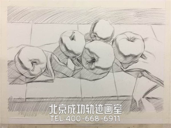 如何畫一個素描蘋果