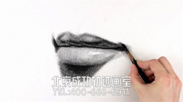 素描教程：素描人物嘴部的具體畫(huà)法步驟